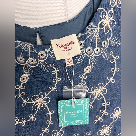 Hayden Navy Eyelet Lace Puff Sleeve Dress NWT 1XL - Picture 3 of 14